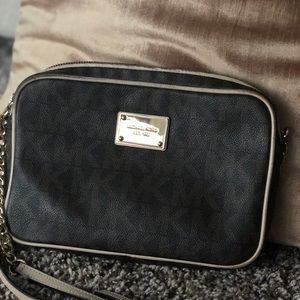 Michael Kors Crossbody (SOLD)